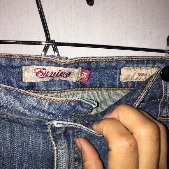 Plus size distressed jeans 3X - Picture 4 of 8